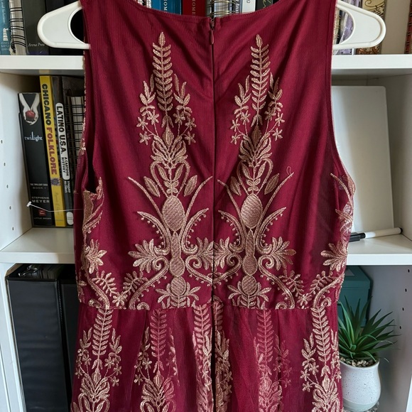 Alter’d State Sz large Burgandy and Gold Lace Sleeveless Dress V neck. - Picture 5 of 9